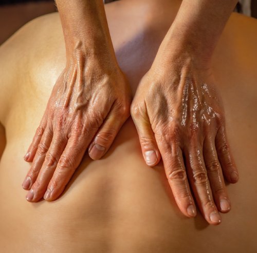 Comment se déroule une séance de massage californien chez Holysma à Metz